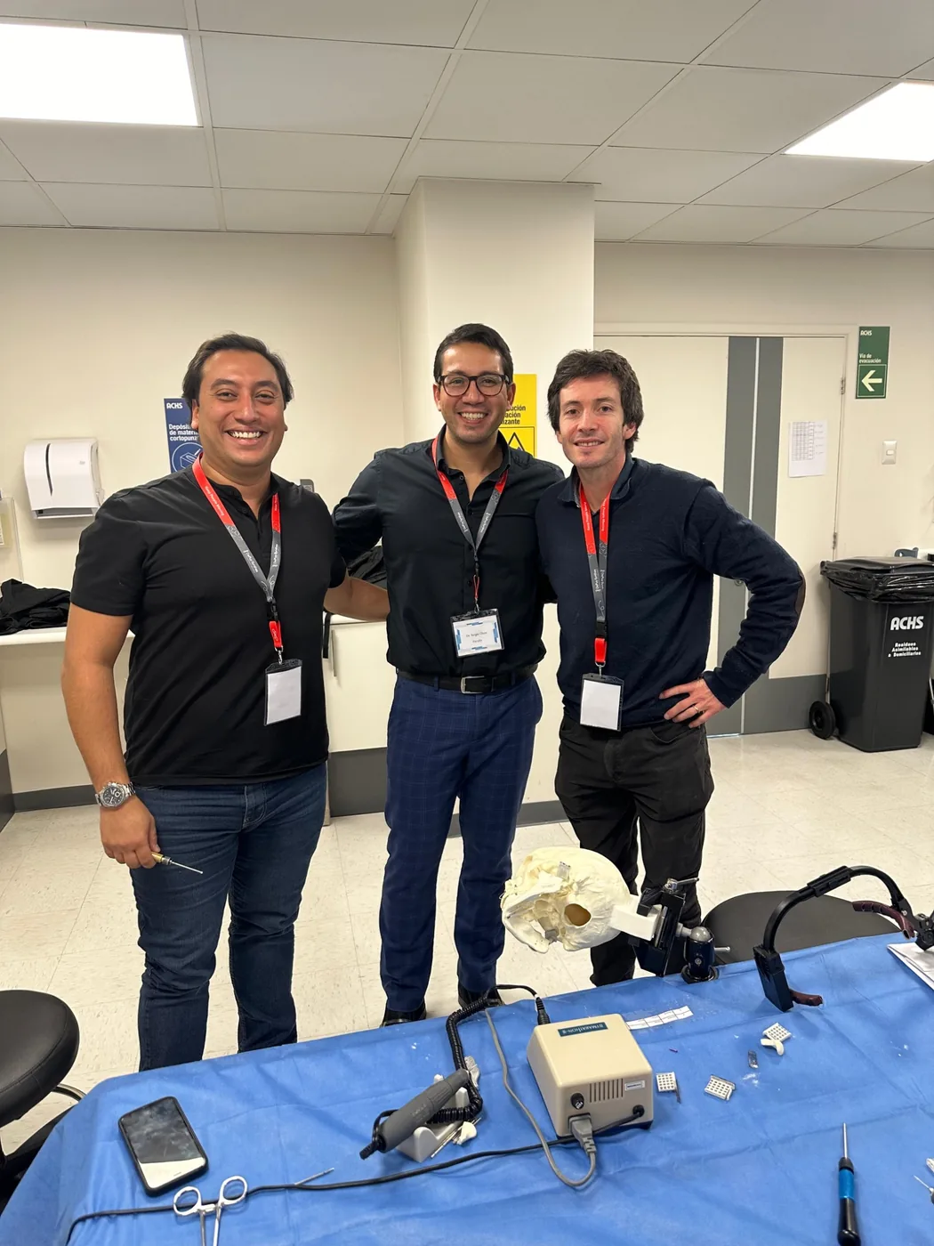 Registro com professores durante treinamento cirúrgico