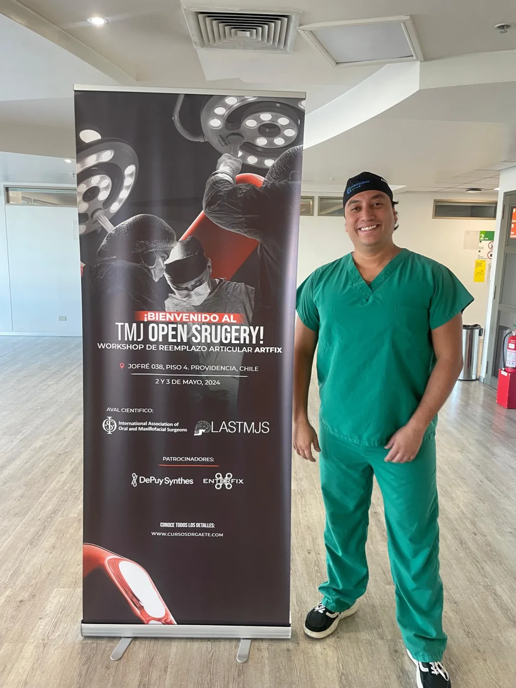 Dr. Arthur Tate no curso TMJ Open Surgery no Chile